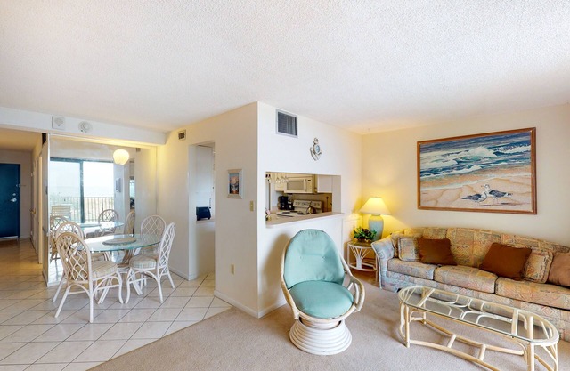 Sea Colony 2nd floor condo w/free WiFi, shared tennis court & sauna- ocean view
