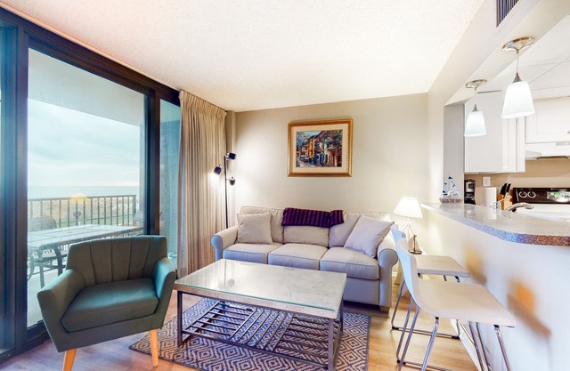 Sea Colony Ocean 2nd floor condo w/shared sauna, tennis court, and elevator