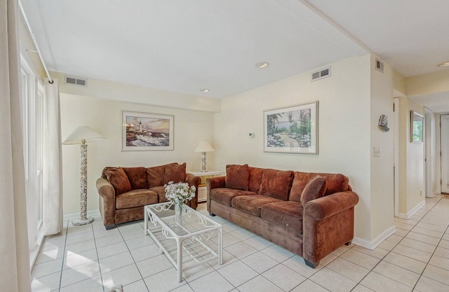 Sea Colony Tennis 1st-floor condo with gym, sauna, & tennis court