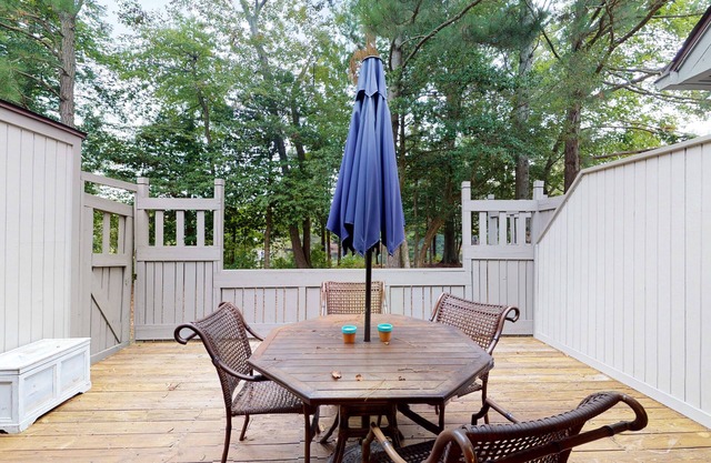 Sea Colony Tennis 1st-floor condo with balcony, gym, & pool