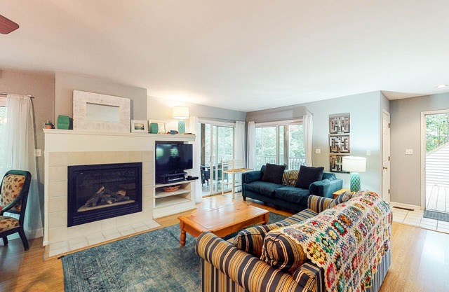 Sea Colony Tennis 1st-floor condo with basketball court & tennis court