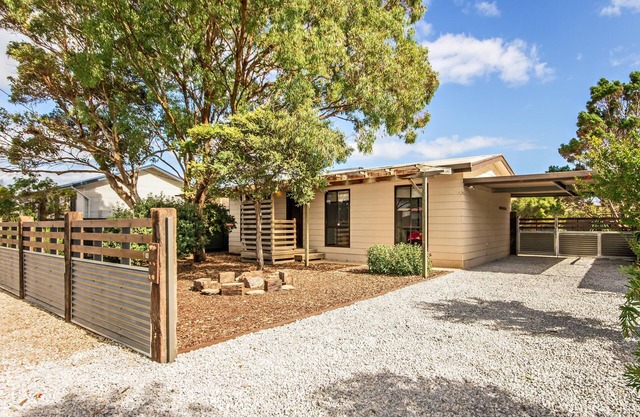 Sea Devine ~ Port Willunga - Charming, Comfy and Close to Port Willunga Beach | Pets Negotiable