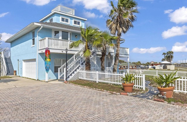 Sea Forever Pet Friendly Sleeps 14 Large Family Home Close To The Beach With Ocean Views
