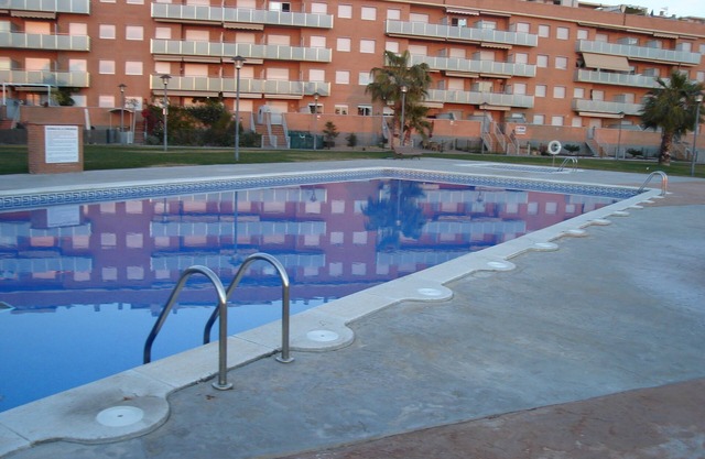 Sea Front Apartment. Sea views. Swimming pool. Private parking. Air conditioning.