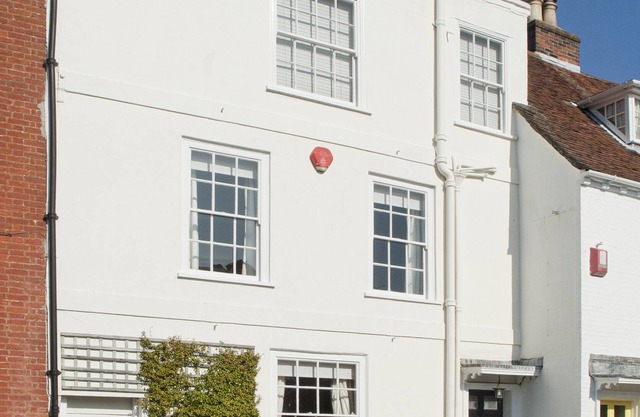 Sea House,Lymington, a lovely Georgian house. IN 2025, WE OFFER A 10% REDUCTION.