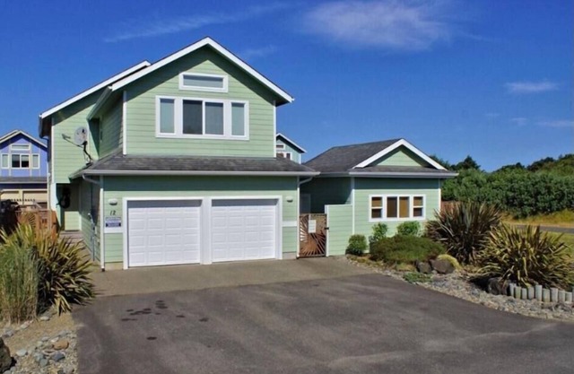 Sea Mist -Dog Friendly 3 bedroom Beach House w/Fenced Yard