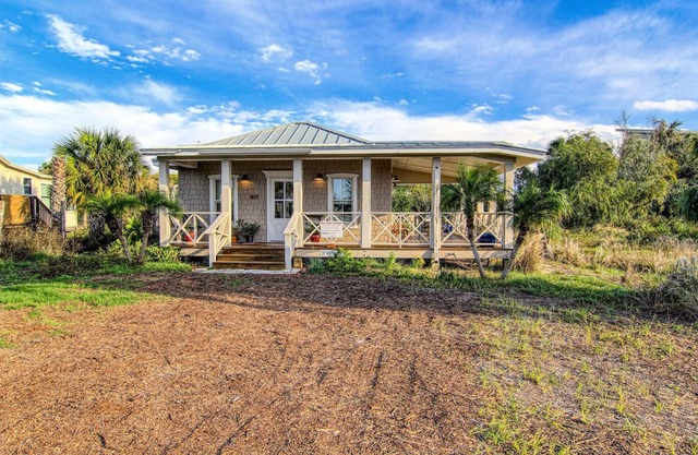 Sea Oats Cottage; Romance by the Sea, Luxury 1 bdrm, 1 bath, walk to the beach