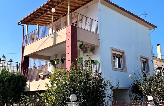 SEA SIDE HOUSE
