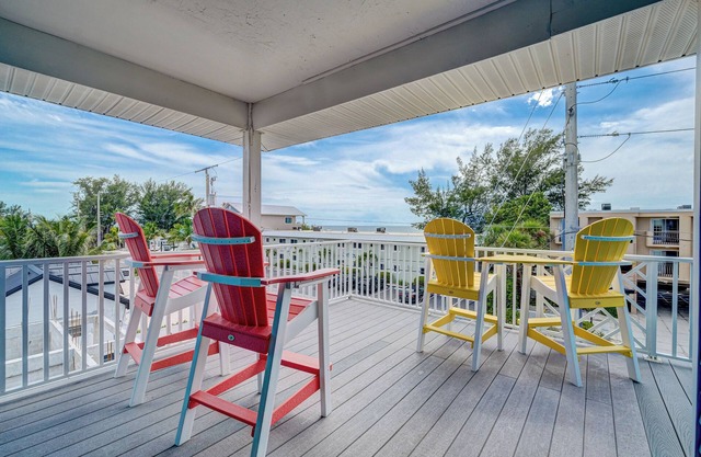 Sea Site Retreat Unit A! Great amenities nearby! Short walk to the beach!