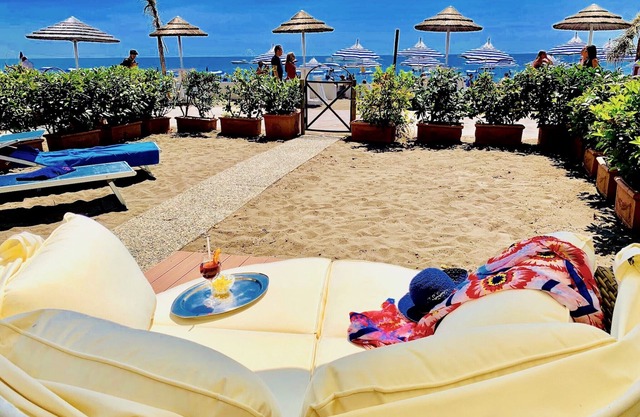 Sea Suite Positano ; luxury beach escape. Relaxation and charm 50 steps from the sea.
