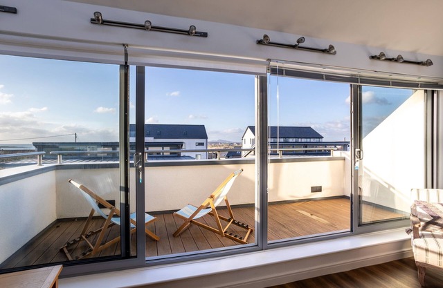 Sea Sway : Modern 4‑Bed Townhouse with Sea Views in Rhosneigr | Managed by Anglesey Holiday Lettings