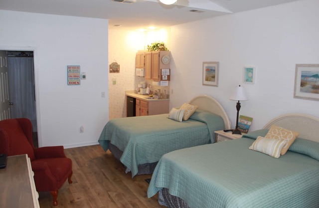 Sea Trail Resort-Beach 1 Mile, Ground Level, Linens Provided, No Cleaning Fee