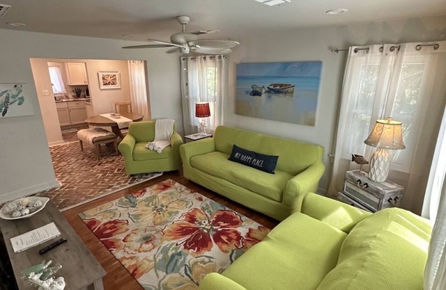 Sea Turtle Cottage 1 pet friendly charming cottage.