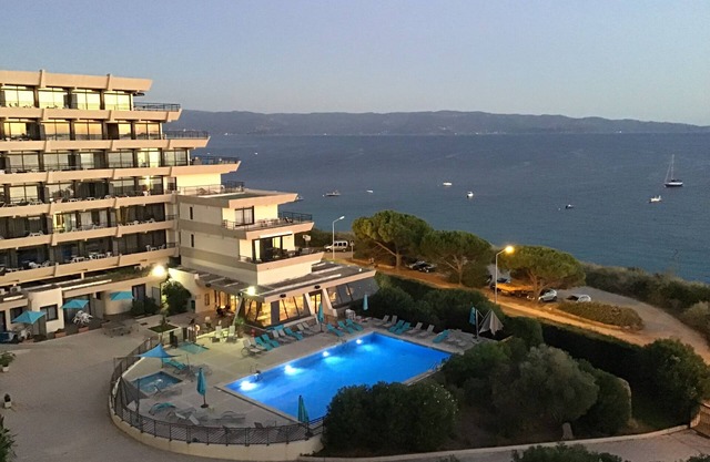 Sea view apartment on the Ajaccio golf course