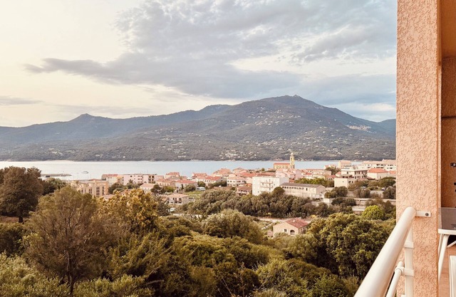 Sea view, Propriano, beautiful Apartment T3 balcony, on the heights, spacious, quiet