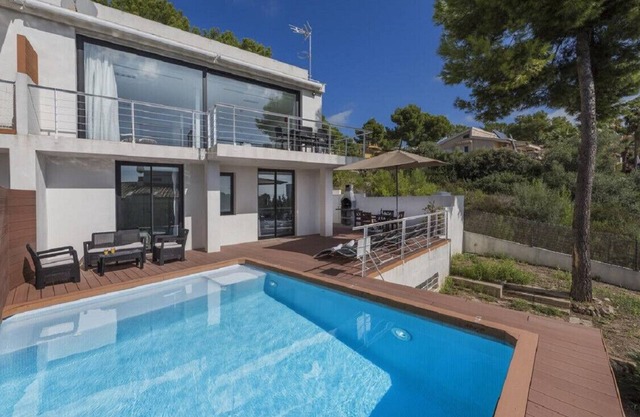Sea view villa in Alcanada