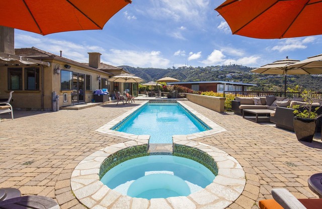 Sea View Villa w/Private Pool, Hot Tub, fireplace, wine bar, Piano in La Jolla
