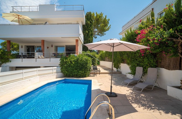 Sea view villa with pool, only 20 metres to the beach of Barcares, Alcudia