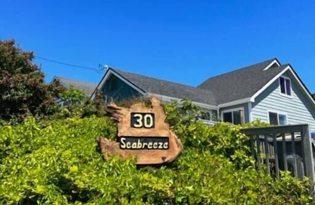 Seabreeze-Dog Friendly-Ocean View 4 Bedroom w/Fenced Yard