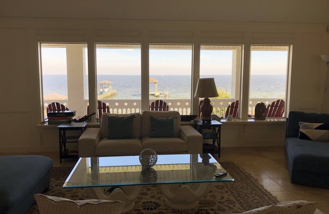 Seabreeze Kemah 3600 sqft Waterfront Home with Beautiful Views of Galveston Bay