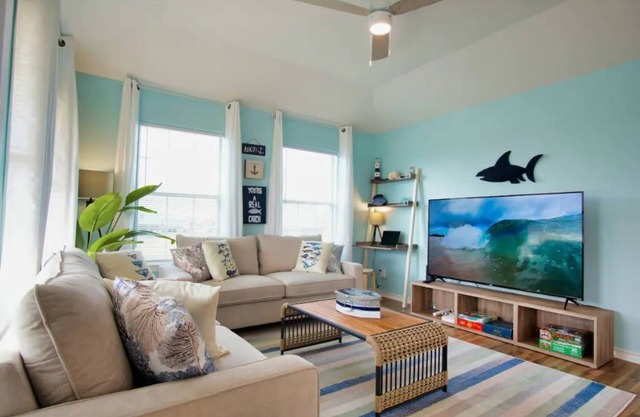 Seabreeze Sueños ※ Surfside Abode a Walk to Beach