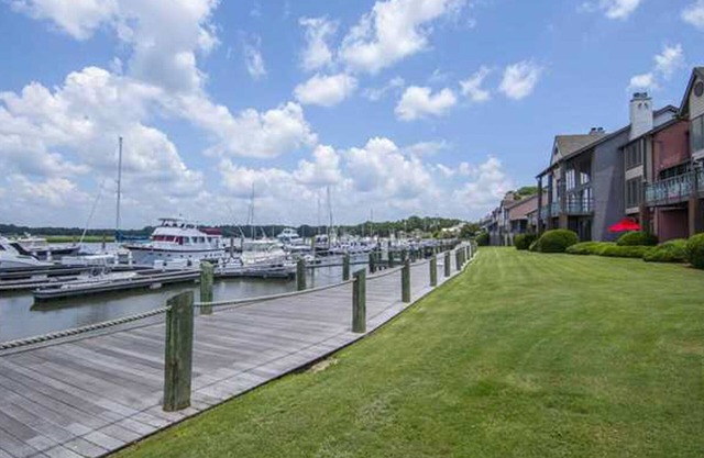 Seabrook Exclusives | 1938 Bohicket Marina