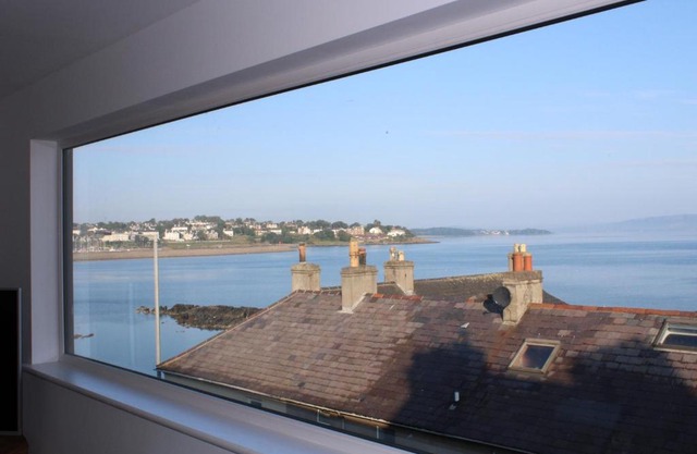SEACLIFF ROAD APARTMENT
