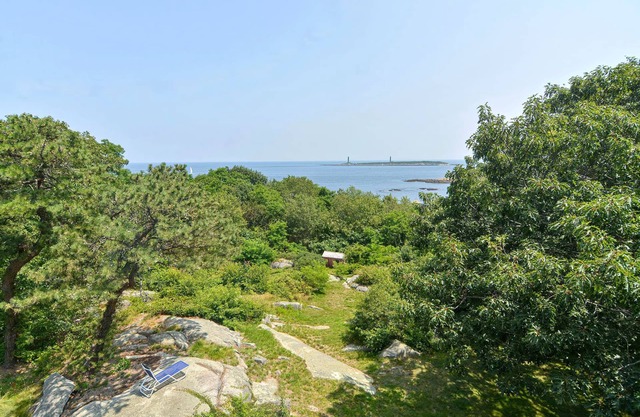 Seacroft: Classic Victorian home with views of the ocean and twin light houses.