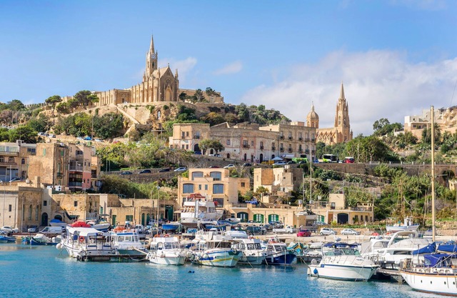 Seafront apartment in Gozo, Marsalforn