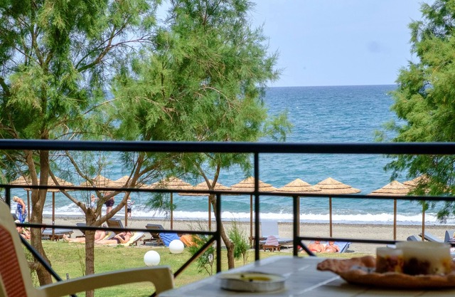 Seafront Paradise With Sand Yard 10 M. From Beach!
