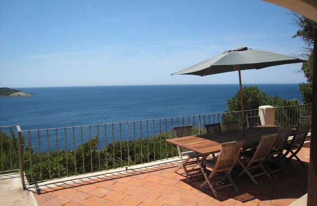 Seafront Villa in private estate /Giens peninsula