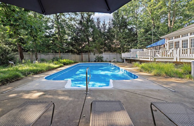 Seagrass Hideaway - Sleeps 16, pool, hot tub