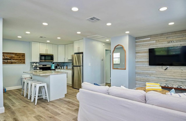 Seahorse Suites #3. Island Living at it's Best!