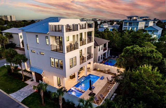Seas the Day: Private Beach, Ocean Views, Pool & Hot tub, Golf Cart, Game Room