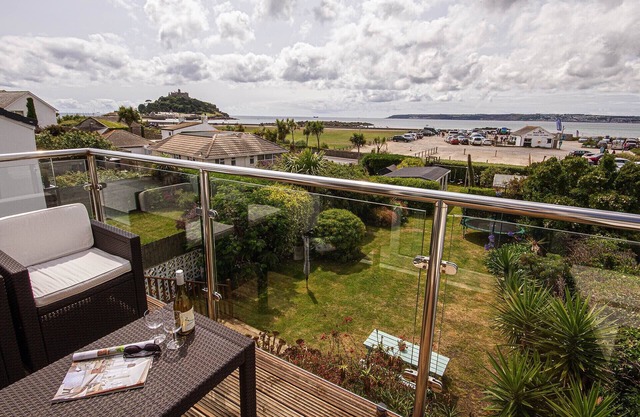 Seascape - Five Bedroom Cottage, Sleeps 8