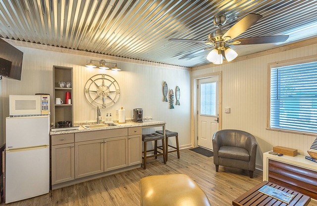 Seashell 2 1BR/1BA duplex