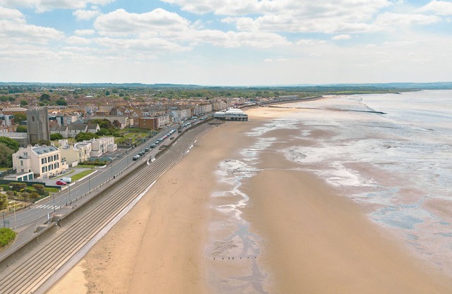 Seashells - Ground Floor Seafront Apartment - Burnham on Sea - Free Parking