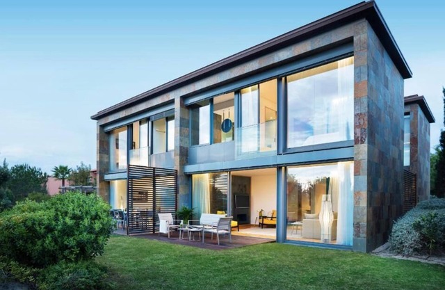 Seaside Adventure: Beach Houses with Tennis, Near Sado Emotion - Free Parking!