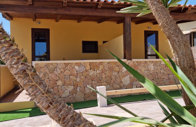 Seaside apartment with barbecue and outdoor furniture