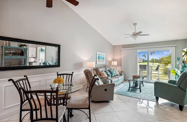 Seaside condo with pool, hot tub, close to beaches, WiFi, AC, washer/dryer