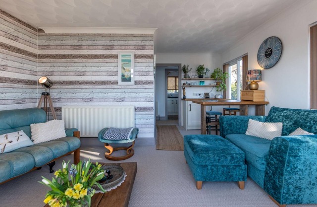 Seaside escape overlooking beautiful looe bay