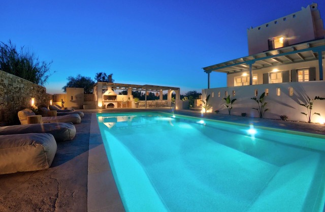 Seaside Naxos 3 Villas 2 Private Pools 11BDR/10 BATH Sleeps 28