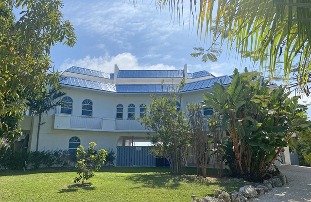 Seaside Sanctuary 5 bed, 5 bath pool home