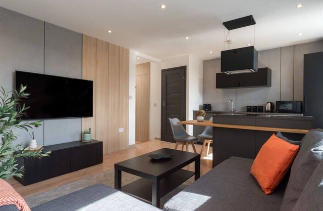 Seaside Suite | Torquay | Sleeps 4| Free Parking