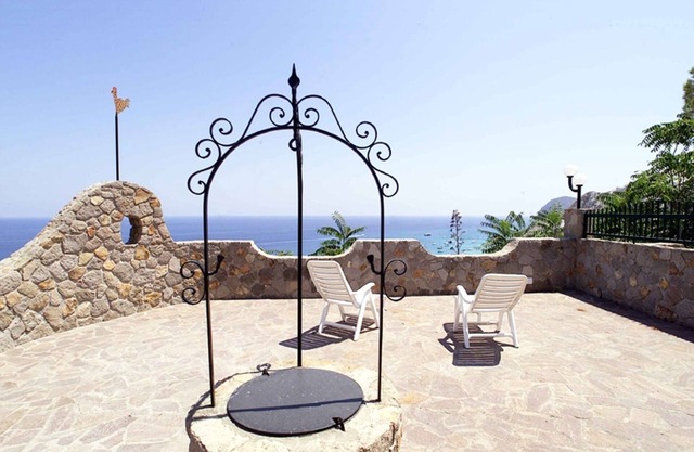 Seaside villa set in the white of the pumice quarries!