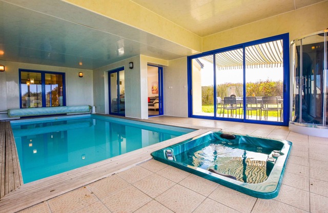 Seaside Villa with Pool in Moëlan