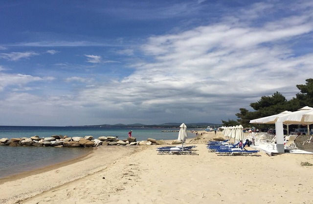 "Seasidelongo" New house less than a minute walk from the beach of Nikitι