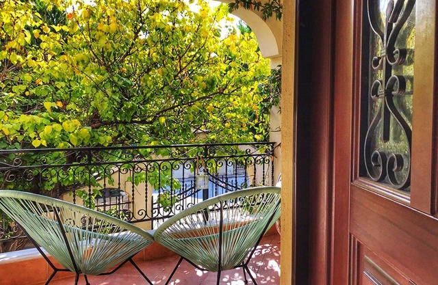 "Seasidelongo" Vacation houses less than a minute walk from the beach of Nikitι