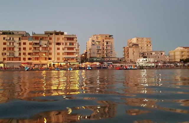 Seaview Apartments Right at The Beach