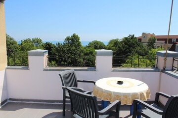 Seaview Terrace in 4bd Arcadia in odessa